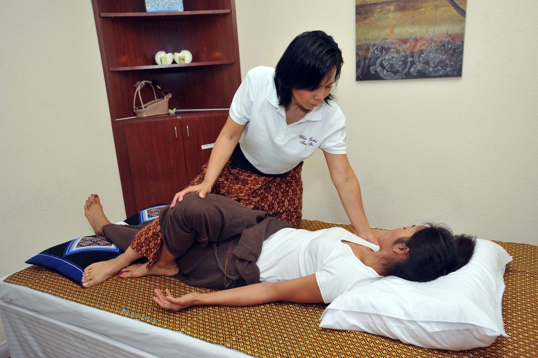 Thai Massage in Santa Clarita Valley | White Orchid Thai Spa | Foot Reflexology